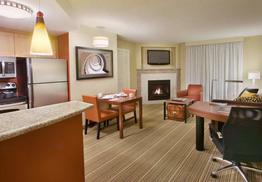 Residence Inn By Marriott Calgary Airport Exteriér fotografie
