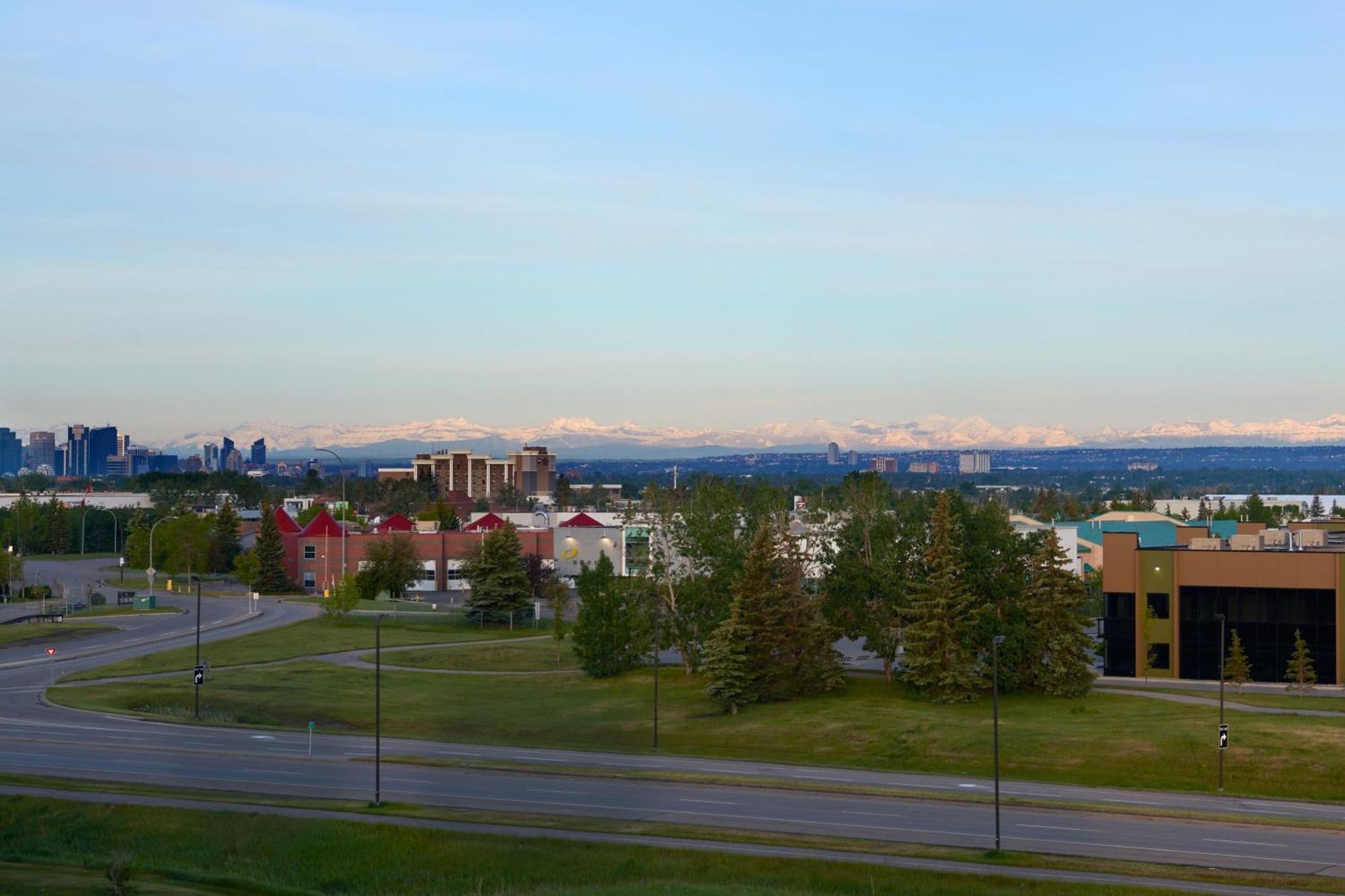 Residence Inn By Marriott Calgary Airport Exteriér fotografie