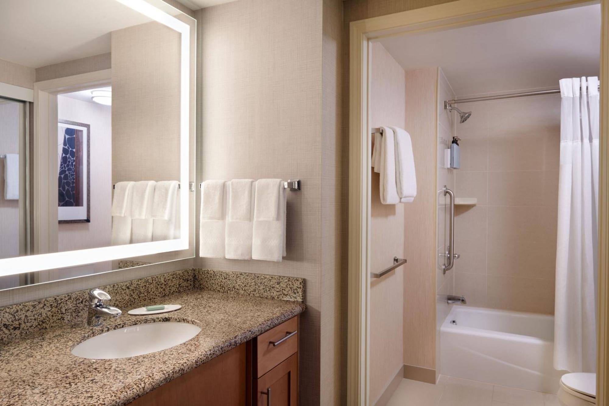 Residence Inn By Marriott Calgary Airport Exteriér fotografie