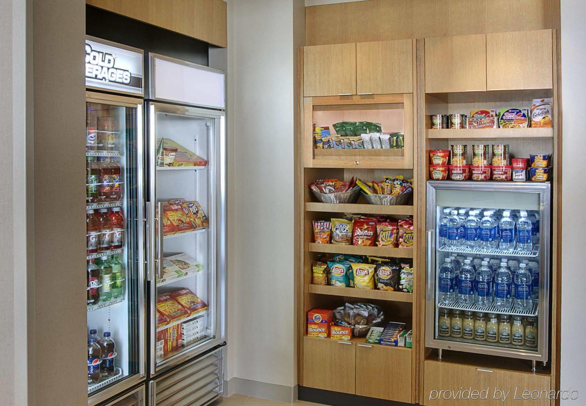 Residence Inn By Marriott Calgary Airport Restaurace fotografie